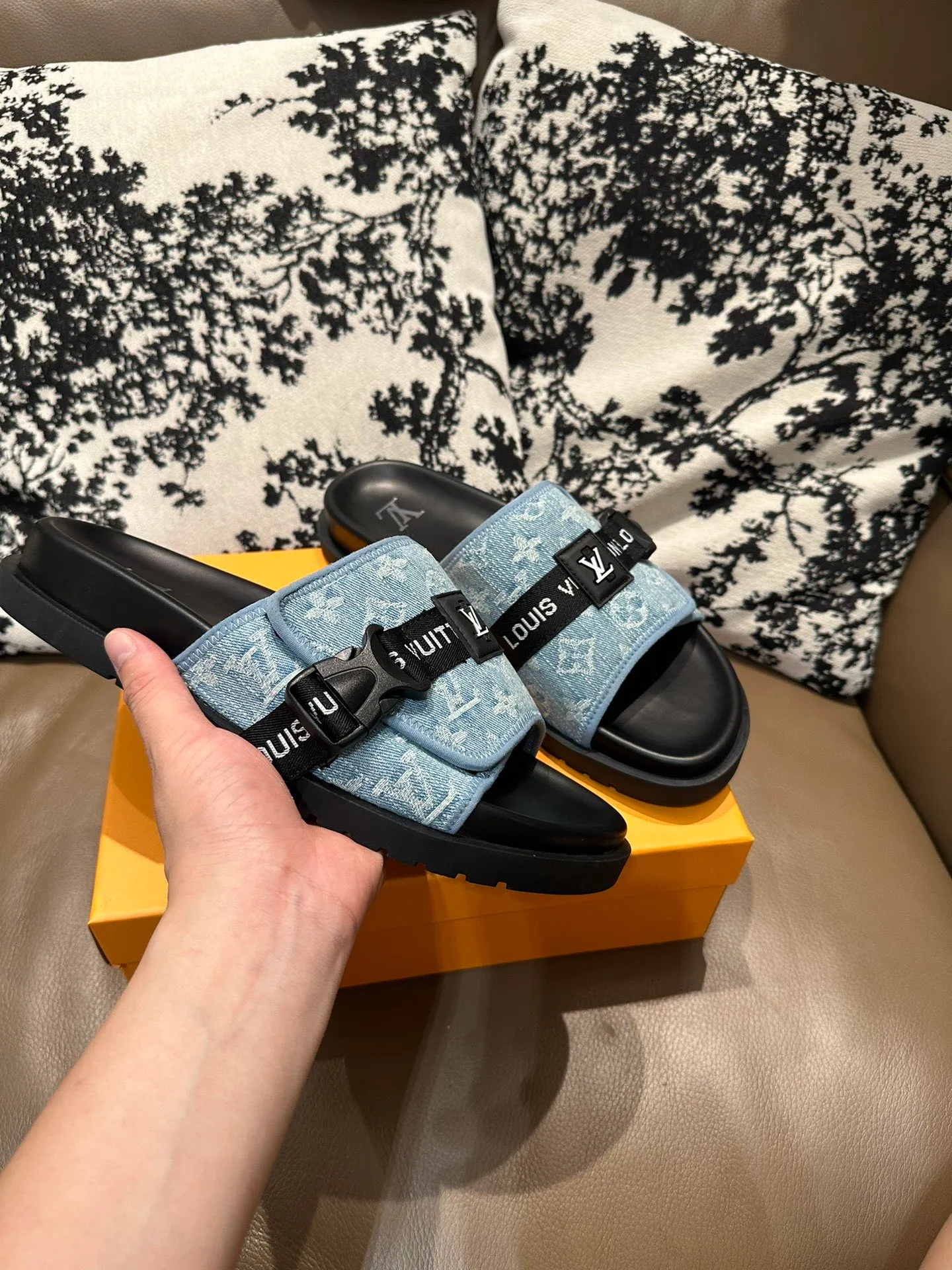 Men's shoes 💰360💰 LV buckle and Velcro, cowhide surface, sheepskin lining, size 36-46